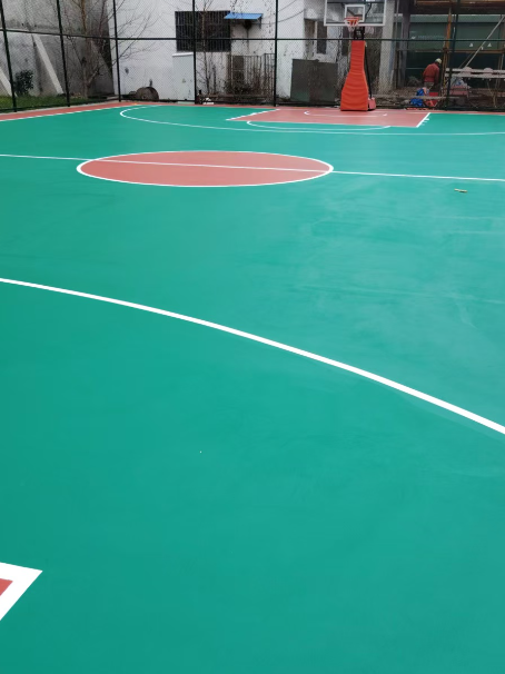 金牛 球场长期使用易出现地面开裂